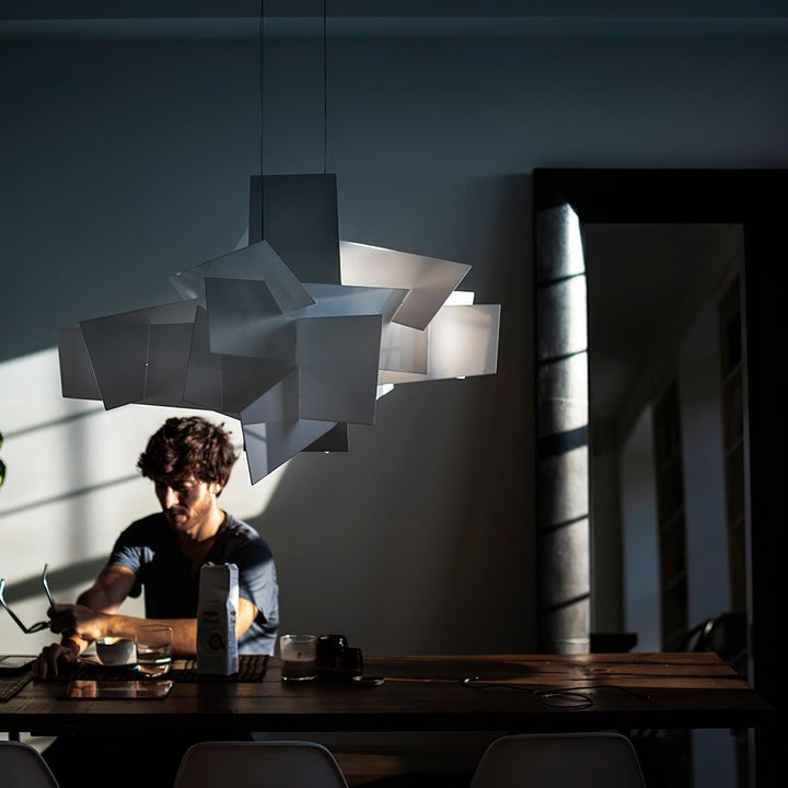 Dynamic Geometric Web Pendant Light