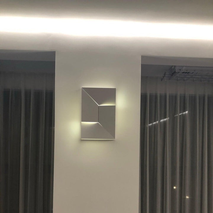 Rechargeable LED Aluminum Wall Sconce in Matte White