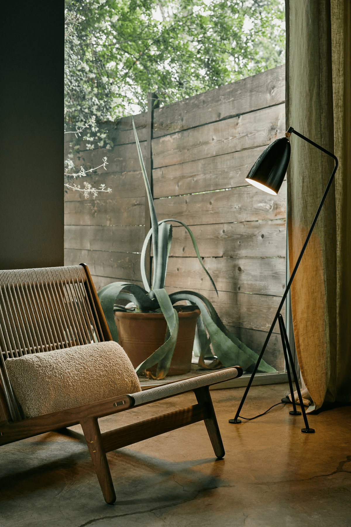 Lean Floor Lamp