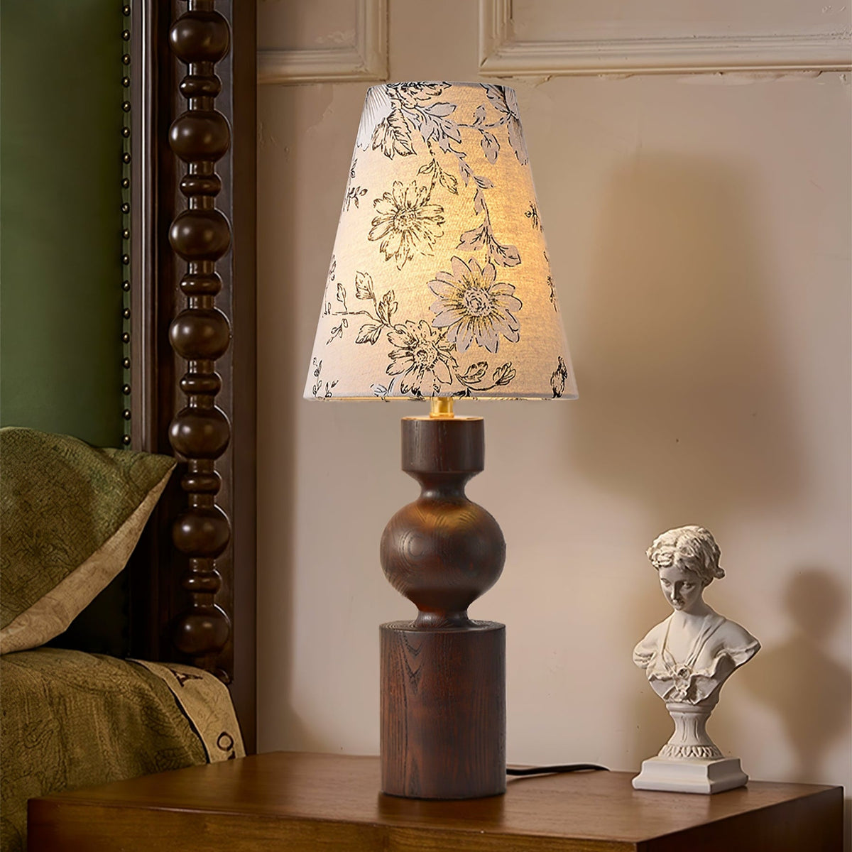 Wooden Flower Pattern Table Lamp