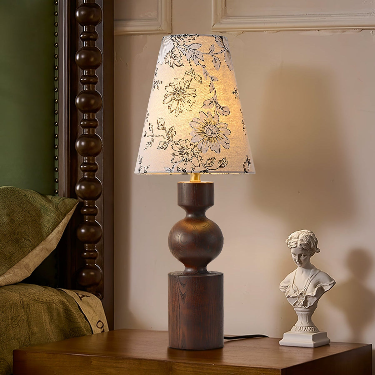 Wooden Flower Pattern Table Lamp
