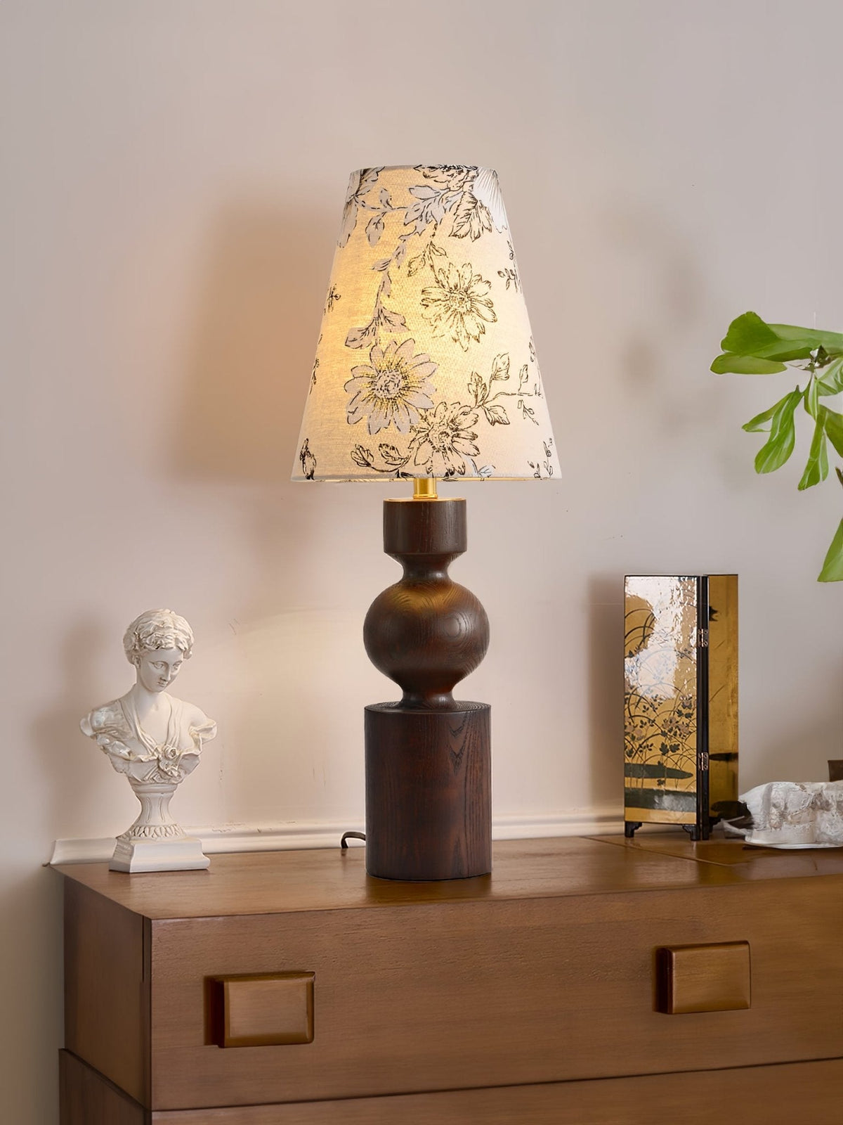 Wooden Flower Pattern Table Lamp