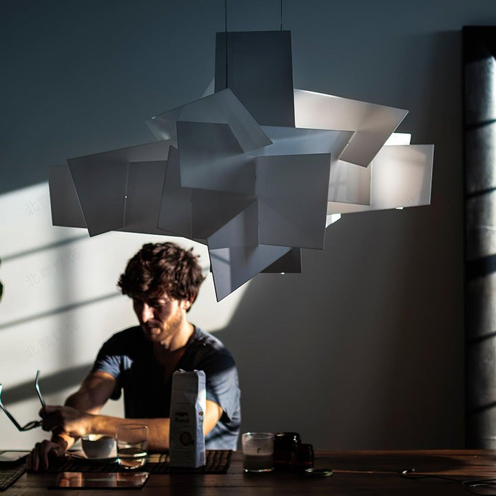 Dynamic Geometric Web Pendant Light