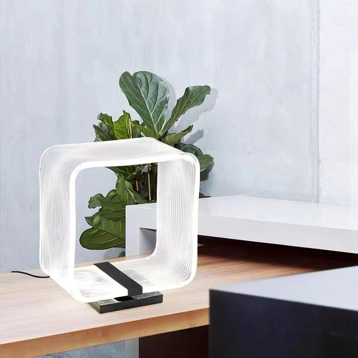 Geometric Wire Cube LED Table Lamp