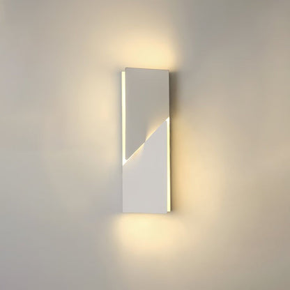 Rechargeable LED Aluminum Wall Sconce in Matte White