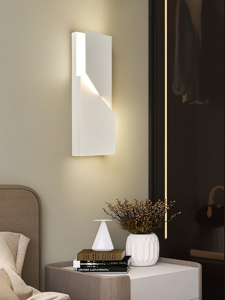 Rechargeable LED Aluminum Wall Sconce in Matte White