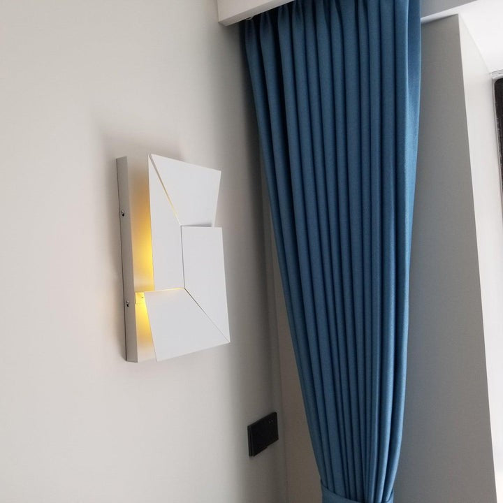 Rechargeable LED Aluminum Wall Sconce in Matte White