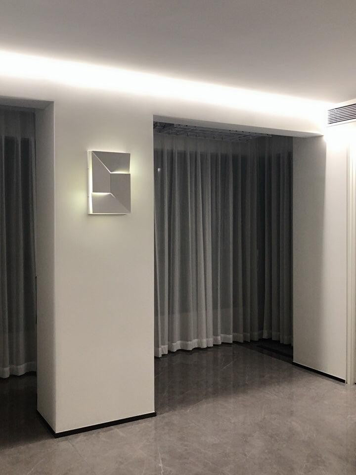 Rechargeable LED Aluminum Wall Sconce in Matte White